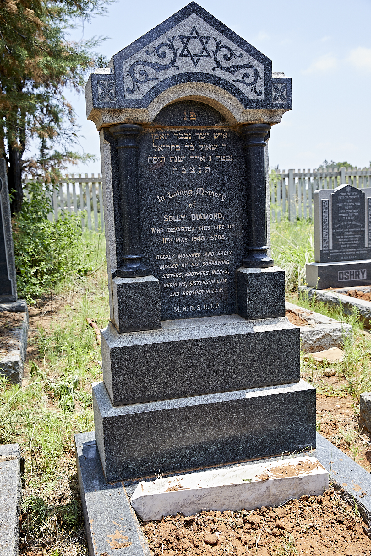 graves/new_tombstone/DIGSB39827.jpg