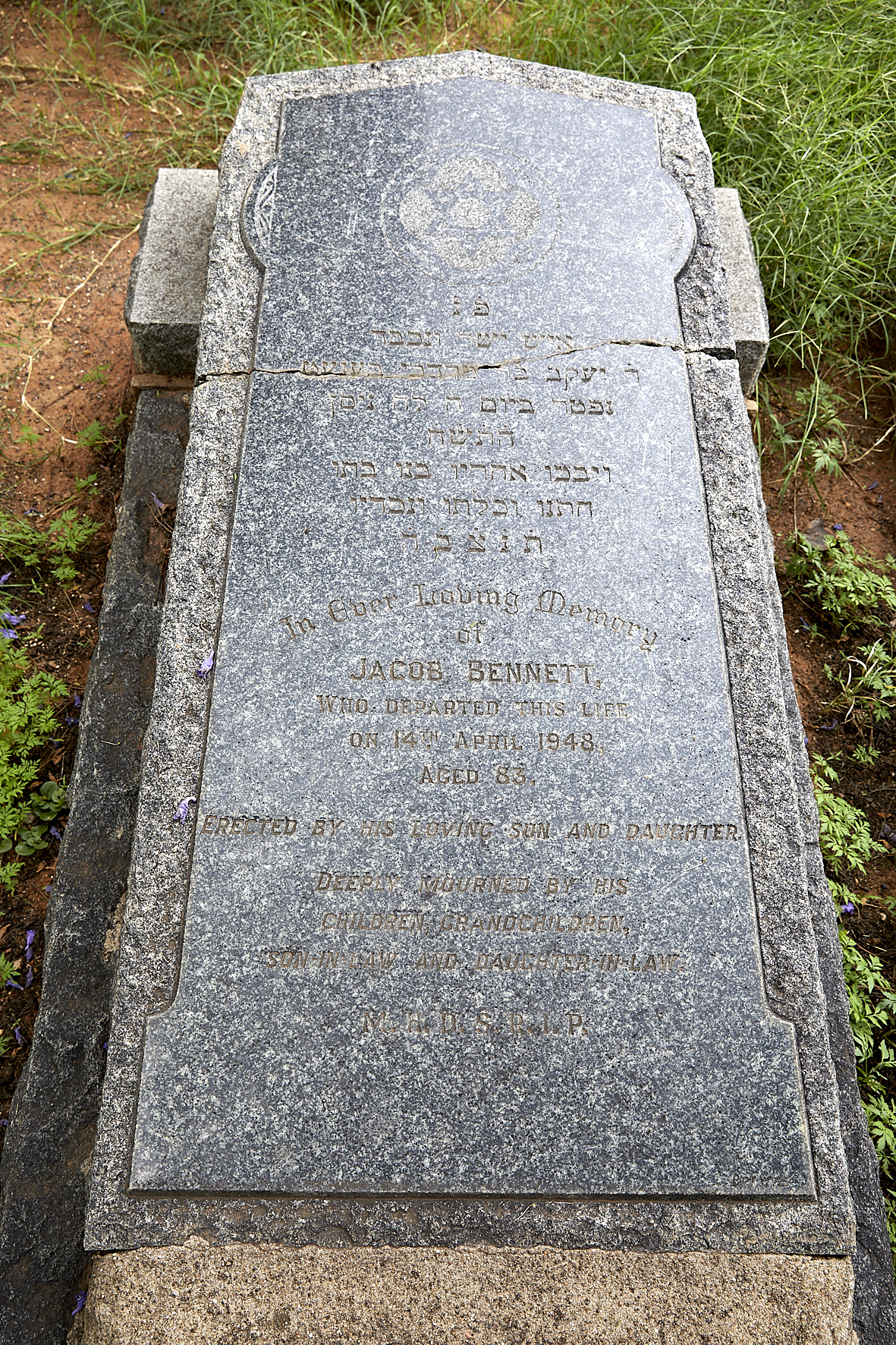 graves/new_tombstone2/DIGSB40472.jpg